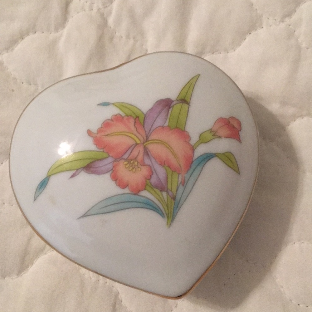 Vintage trinket box